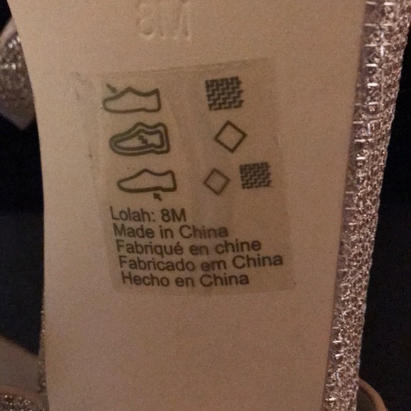 David bridal gold strappy heels(size 8) - Picture 7 of 8